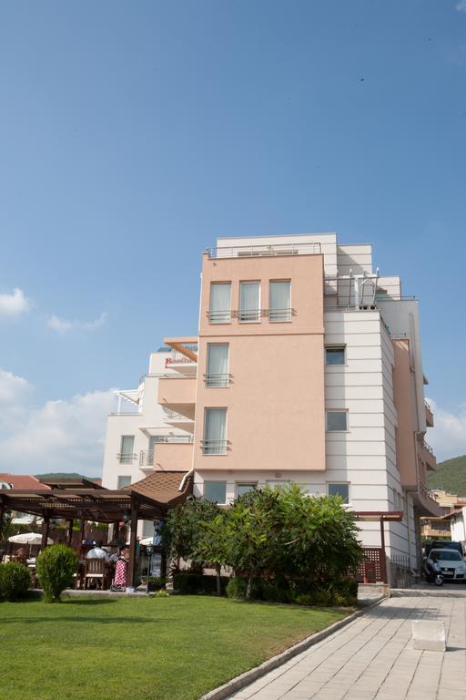 Family Hotel Berlin Beach Свети Влас Екстериор снимка