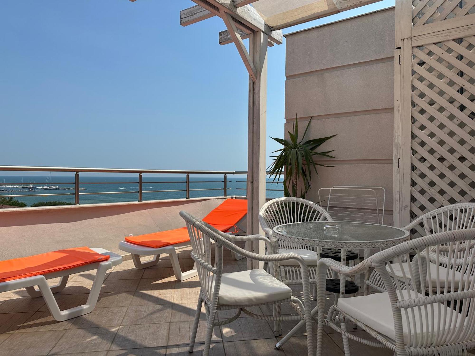Family Hotel Berlin Beach Свети Влас Екстериор снимка