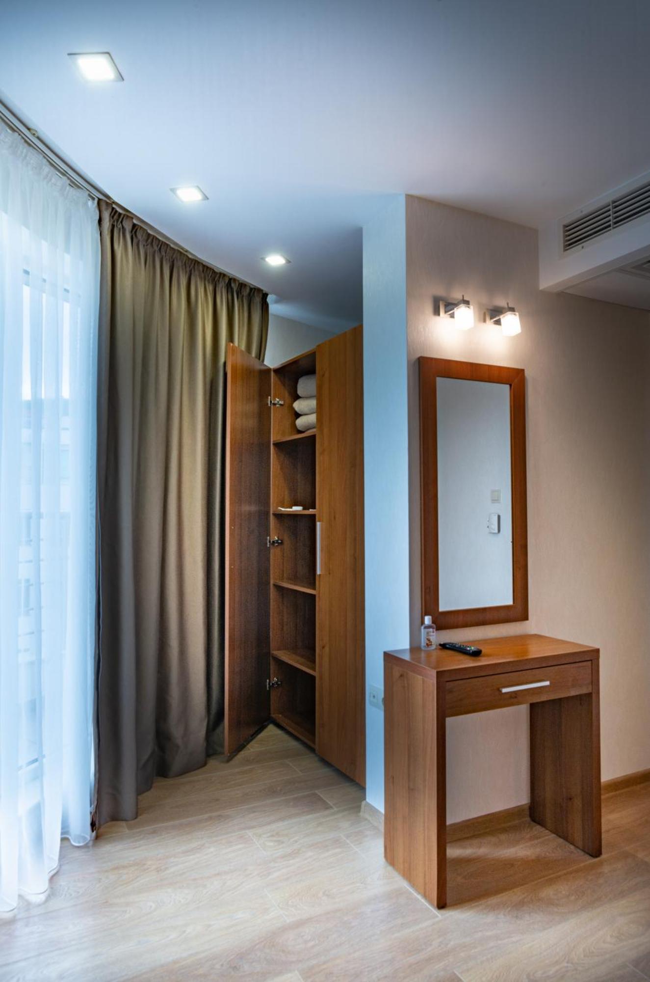 Family Hotel Berlin Beach Свети Влас Стая снимка