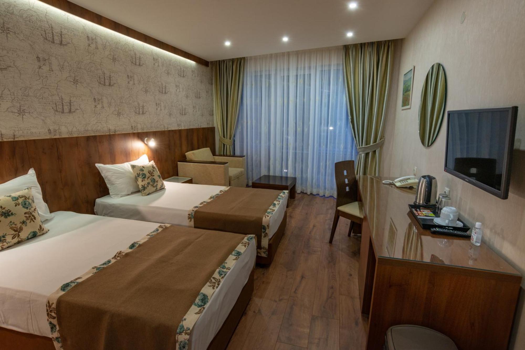 Family Hotel Berlin Beach Свети Влас Стая снимка