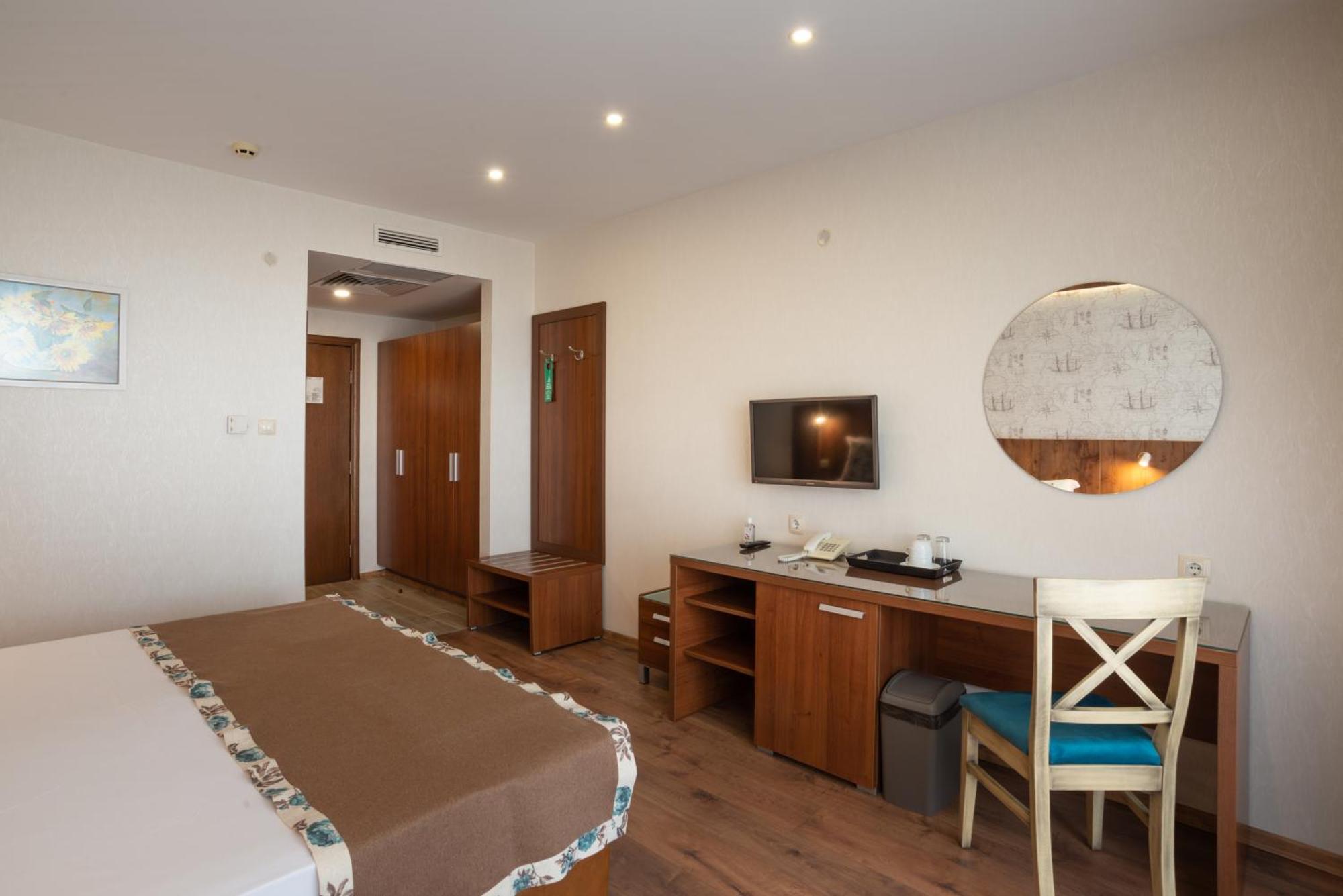 Family Hotel Berlin Beach Свети Влас Стая снимка
