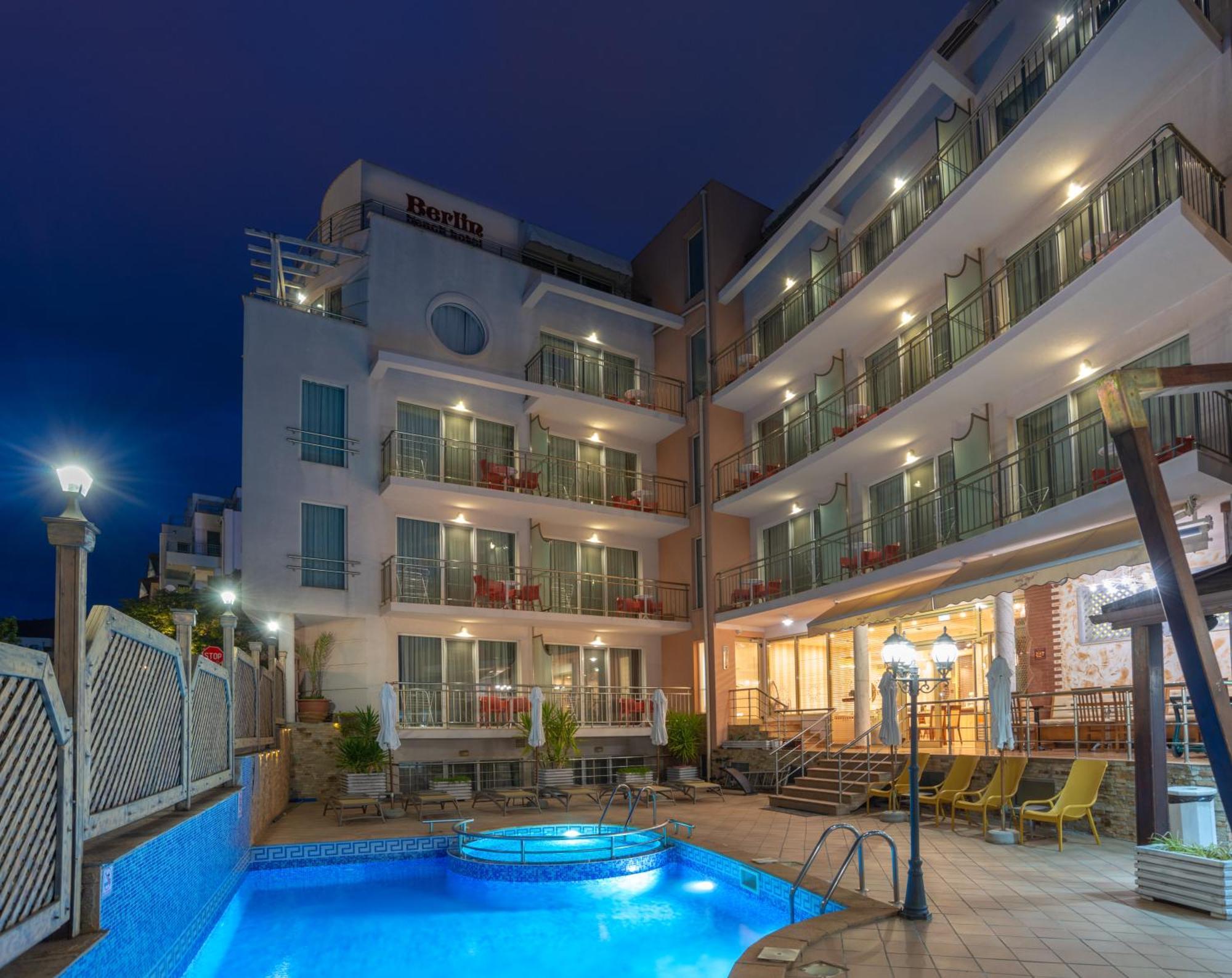 Family Hotel Berlin Beach Свети Влас Екстериор снимка
