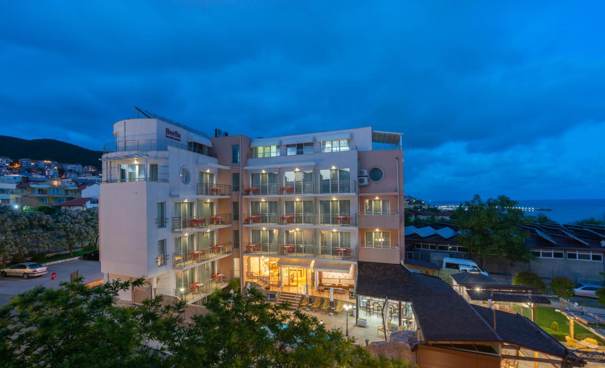 Family Hotel Berlin Beach Свети Влас Екстериор снимка