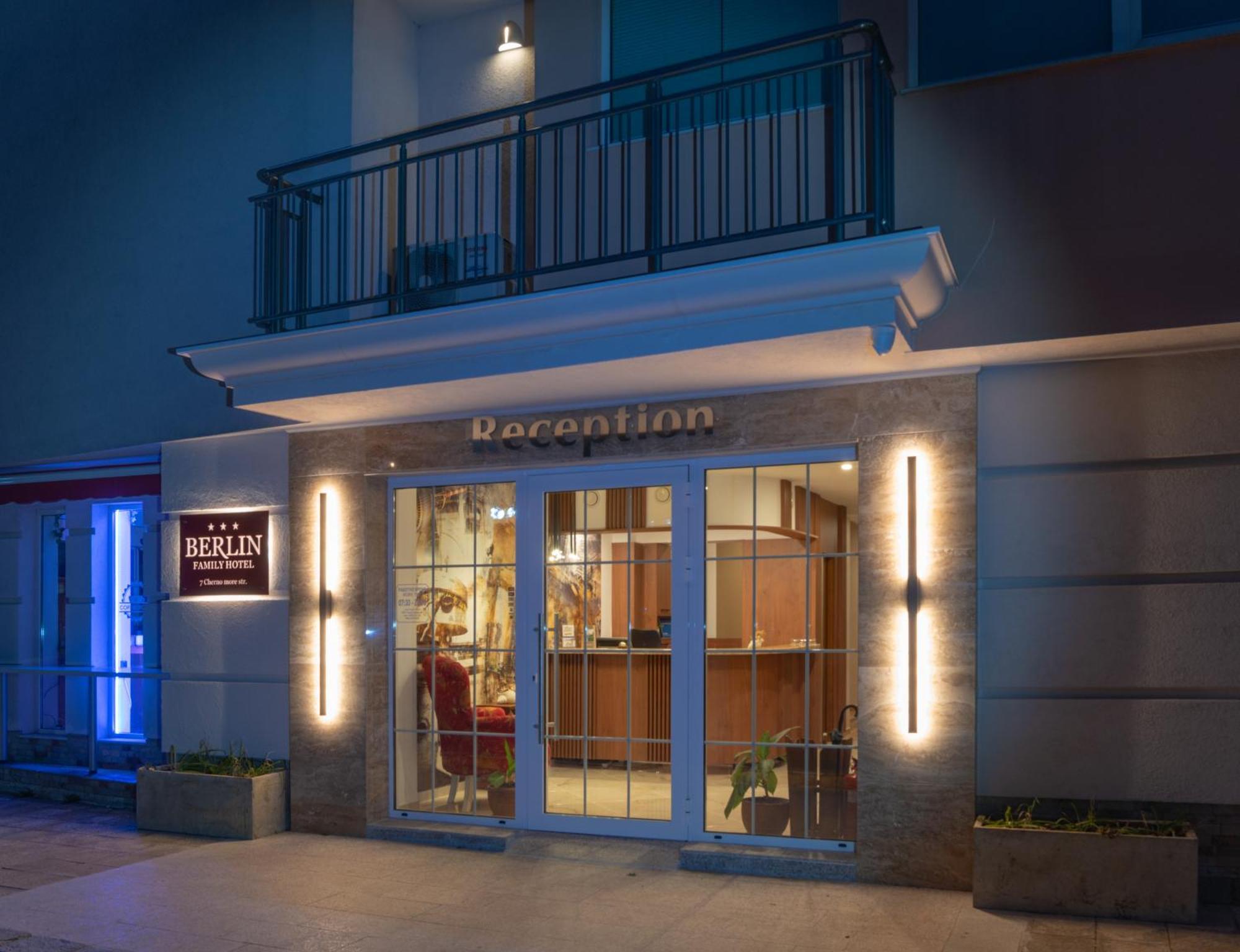 Family Hotel Berlin Beach Свети Влас Екстериор снимка
